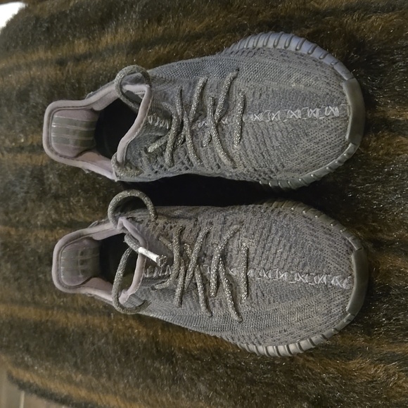 YEEZY Boost 350 V2 'Black Non-Reflective' - Picture 6 of 6